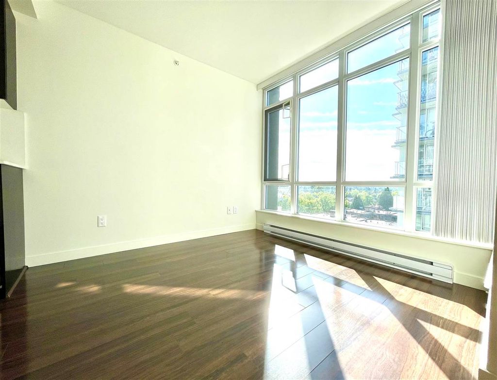 listing image 1104101859187781770