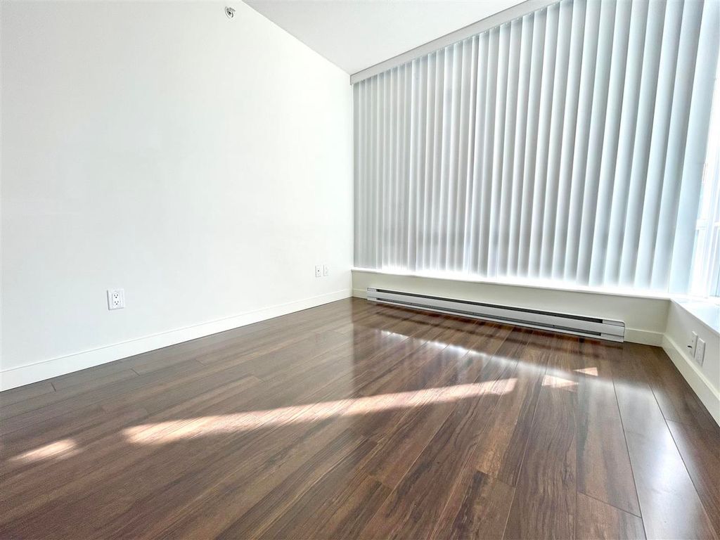 listing image 1101261289138228539