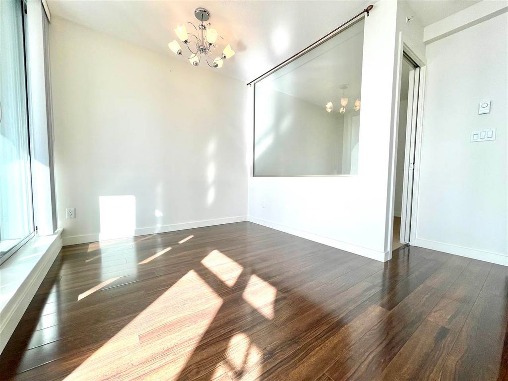 listing image 1106335706599354290