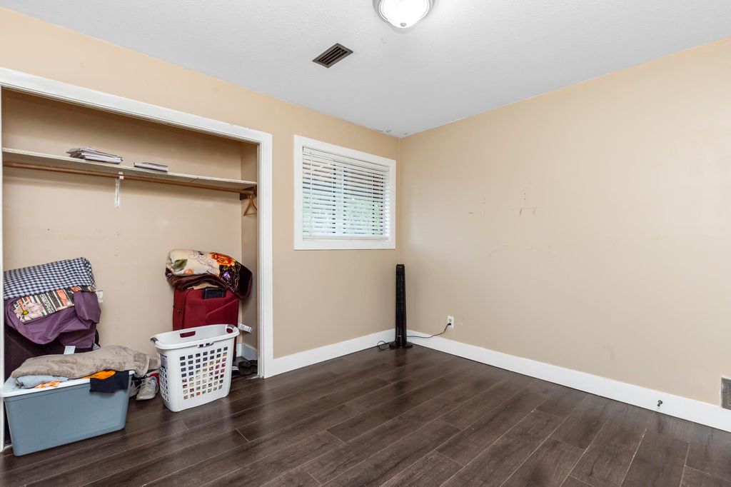 listing image 1108852521507829671