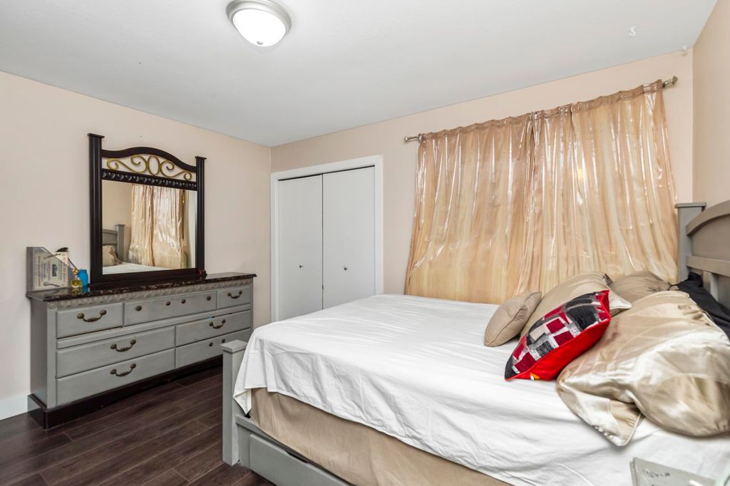 listing image 1104280611324917598