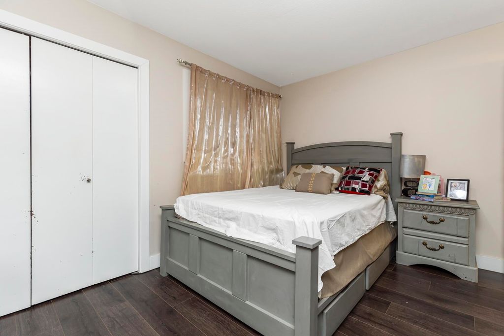 listing image 1104701293219977354