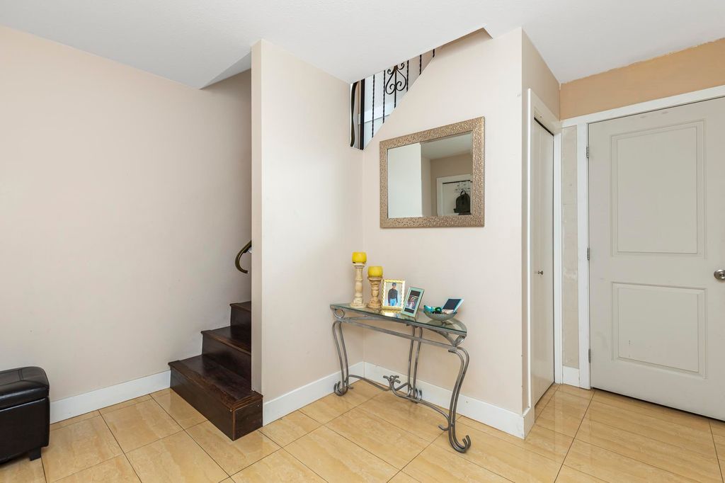 listing image 1103400177450741757