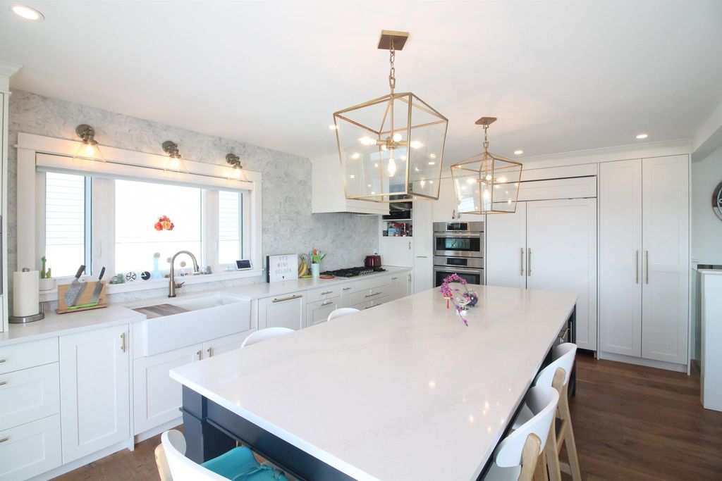 listing image 1106199474891343625