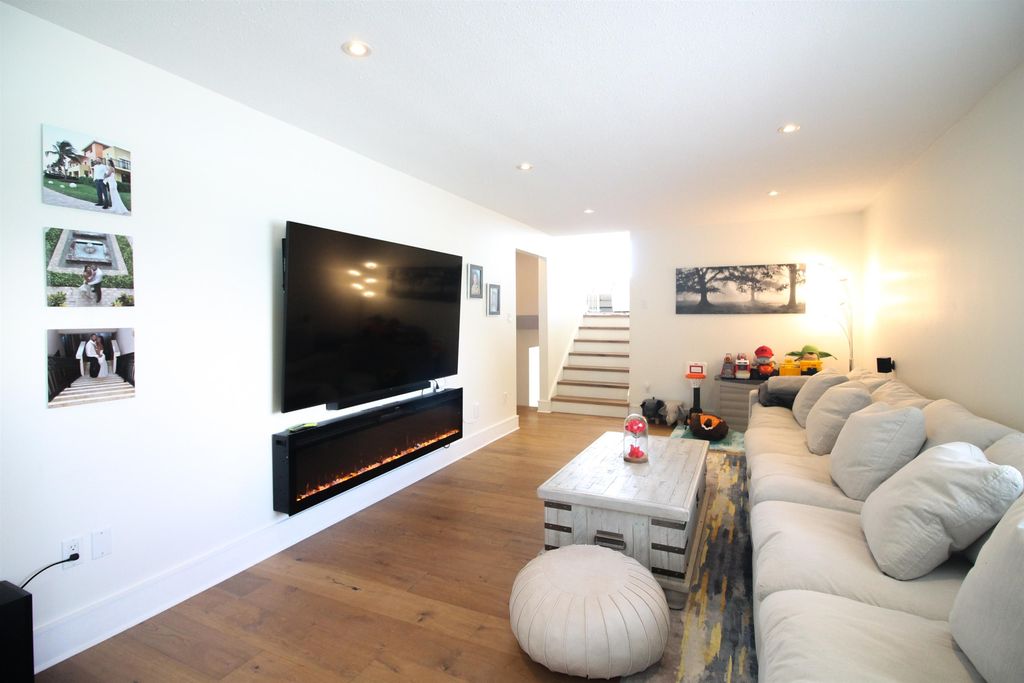 listing image 1102235943147077104