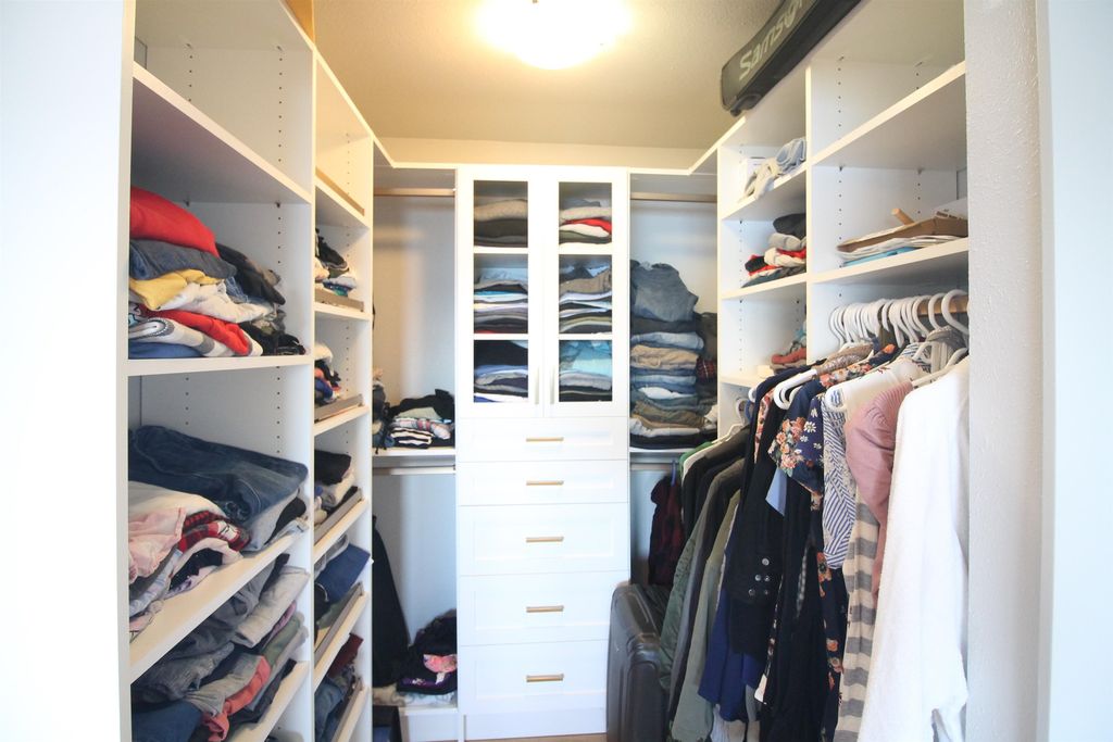 listing image 1109337988104574760