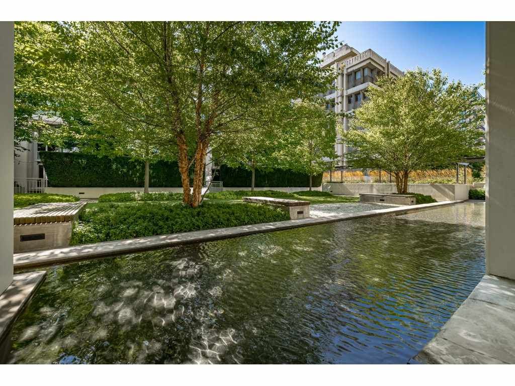 listing image 1104472884162951117