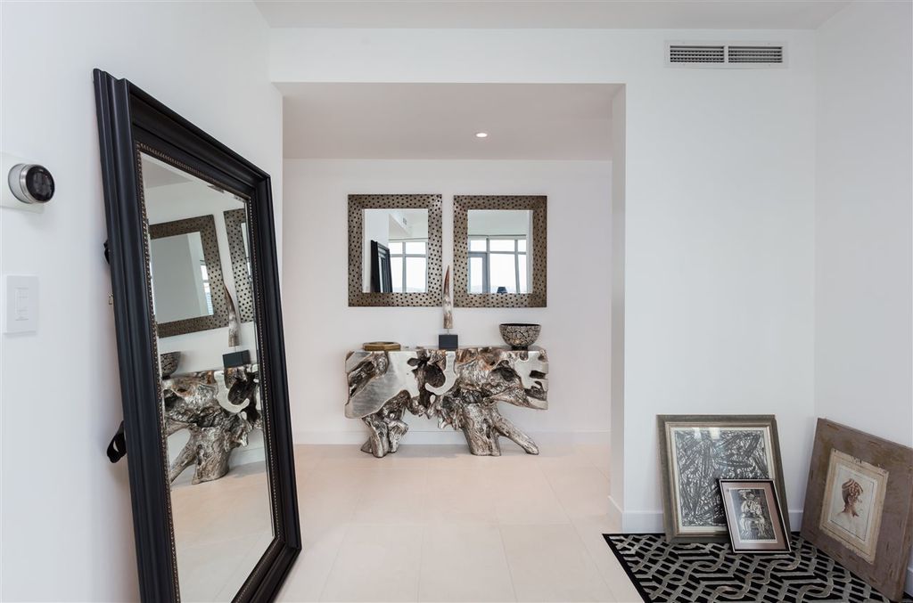 listing image 1101922074016604288