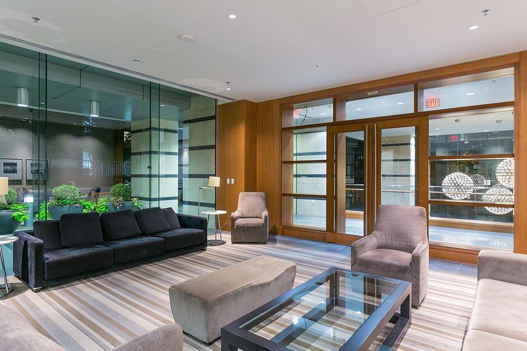 listing image 1104067500350810371