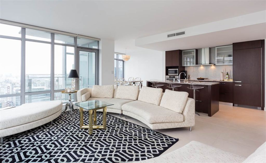 listing image 1100612463415048321