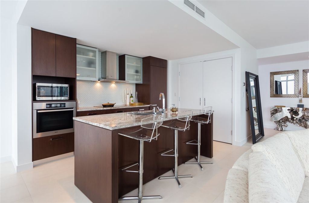 listing image 1102683147923771625