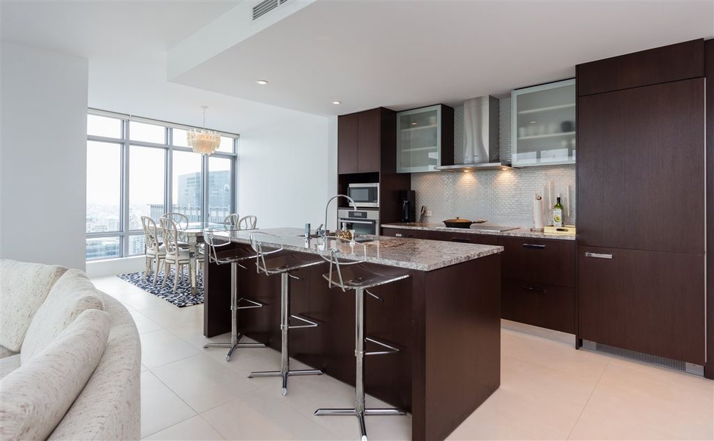 listing image 1107517322144856578