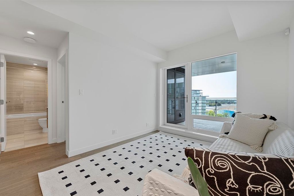 listing image 1100649647261887170