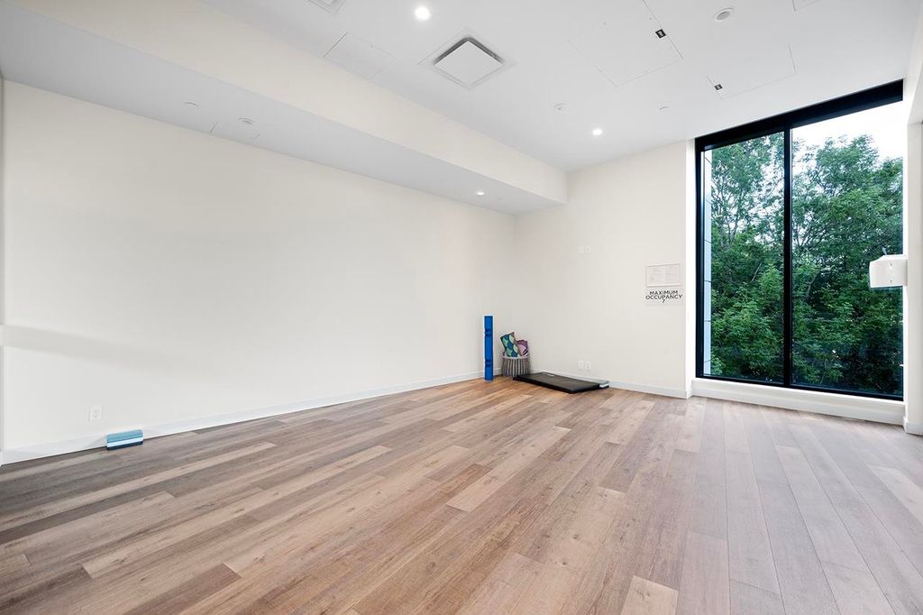 listing image 1105201285853415544