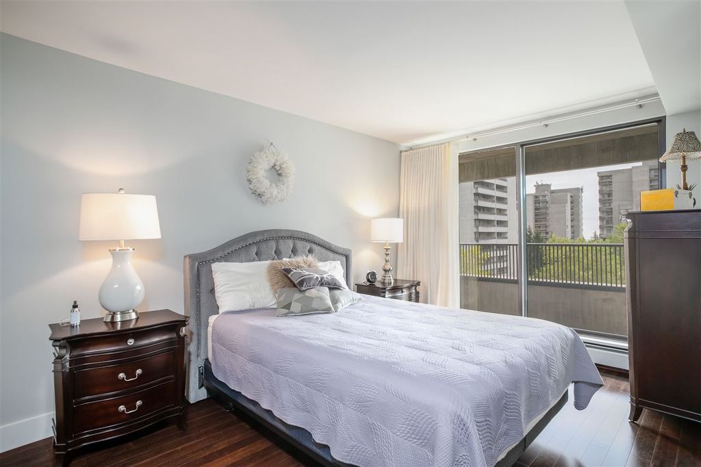listing image 1106976387635633353