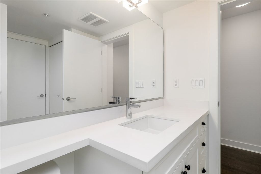 listing image 1107176436420047106