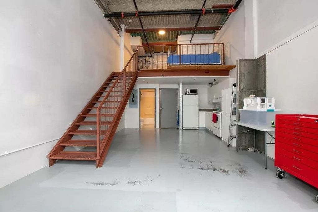 listing image 1100912002414128478