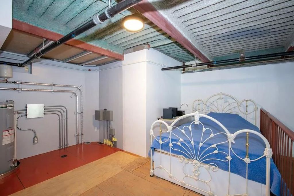 listing image 1100010324393203505