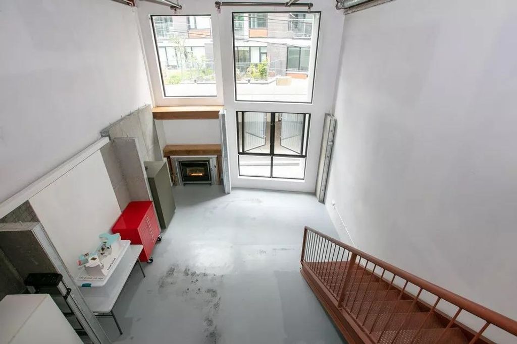 listing image 1106270142701719781