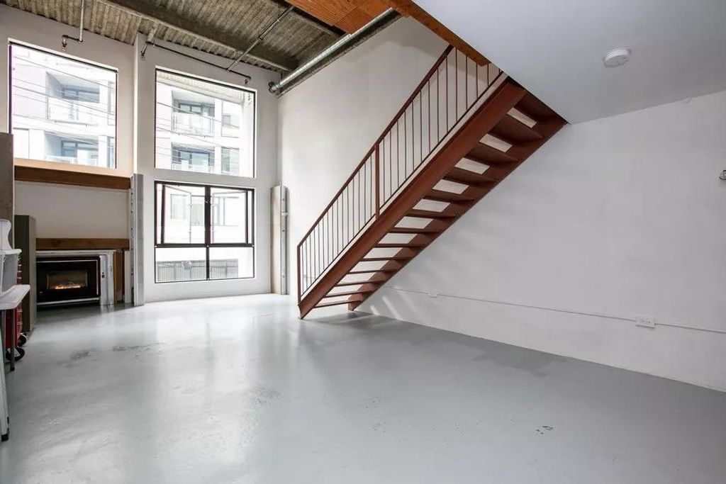 listing image 1102249982742300508