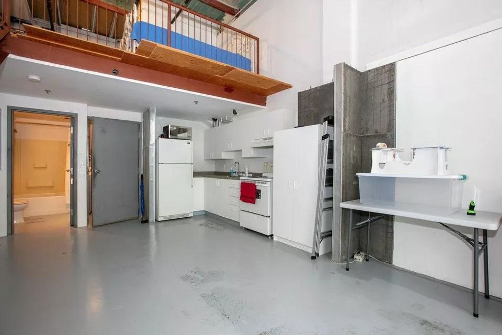 listing image 1100481791041217829