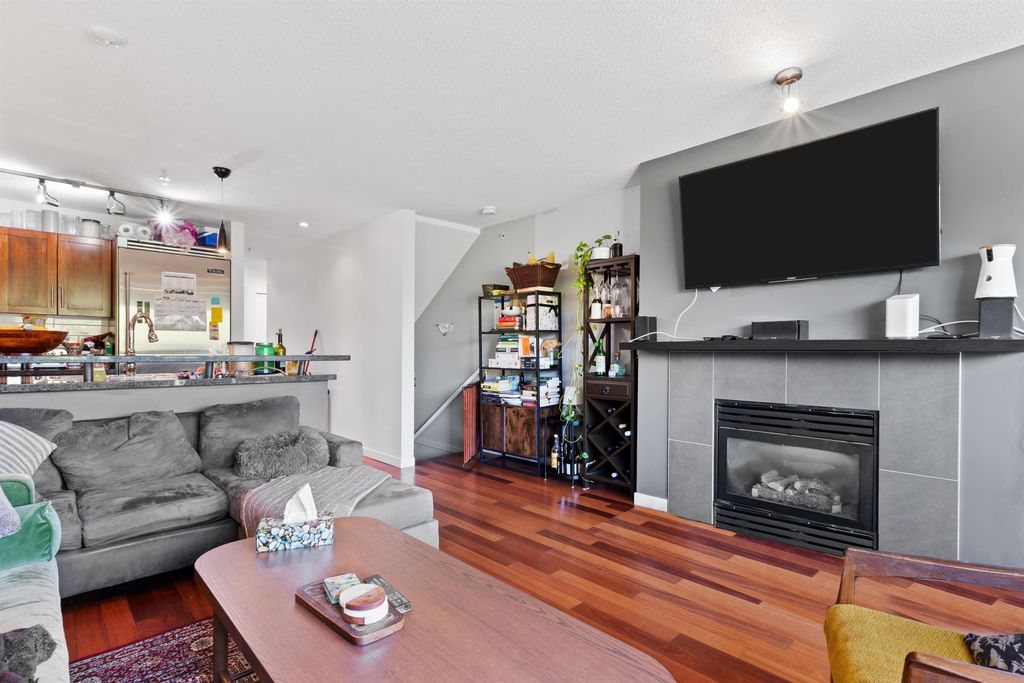 listing image 1101750757071259372