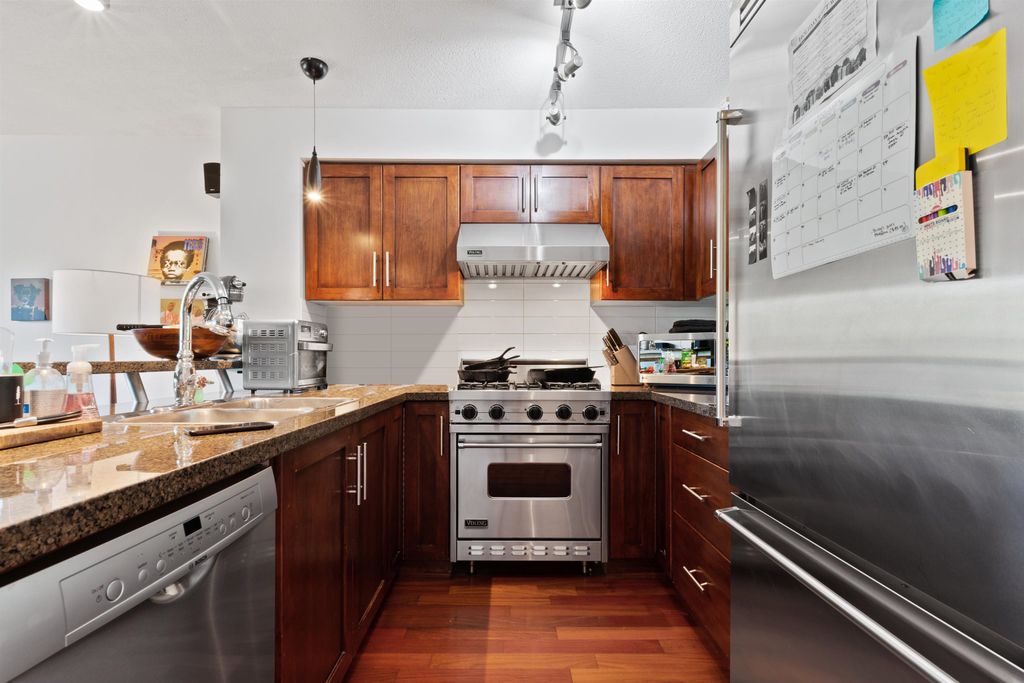 listing image 1105459225806694165
