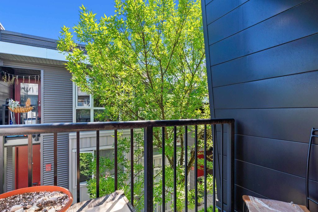 listing image 1106635026201059840
