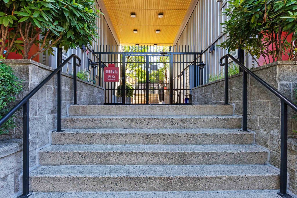 listing image 1102989675589288809
