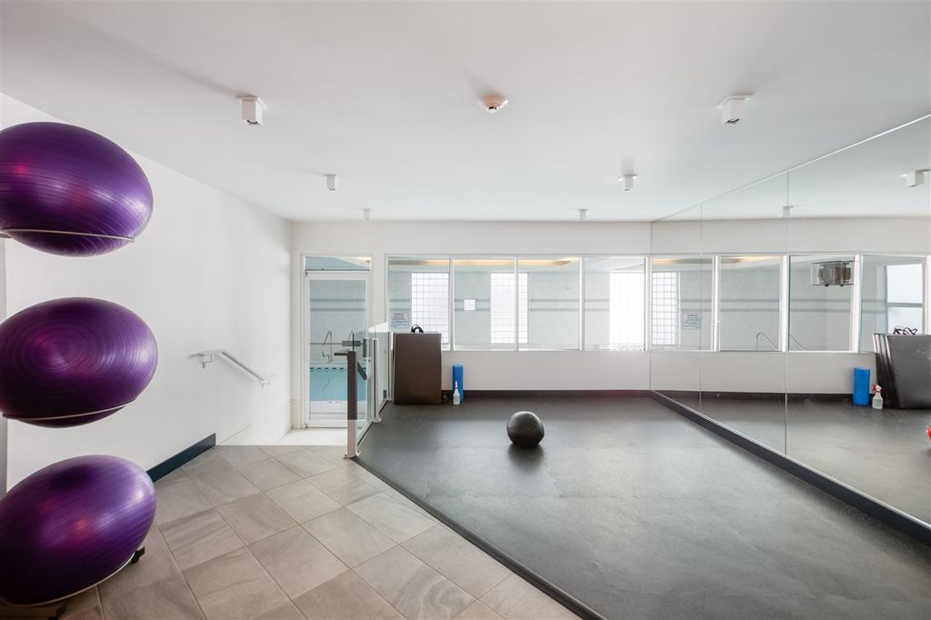 listing image 1102093673508514379