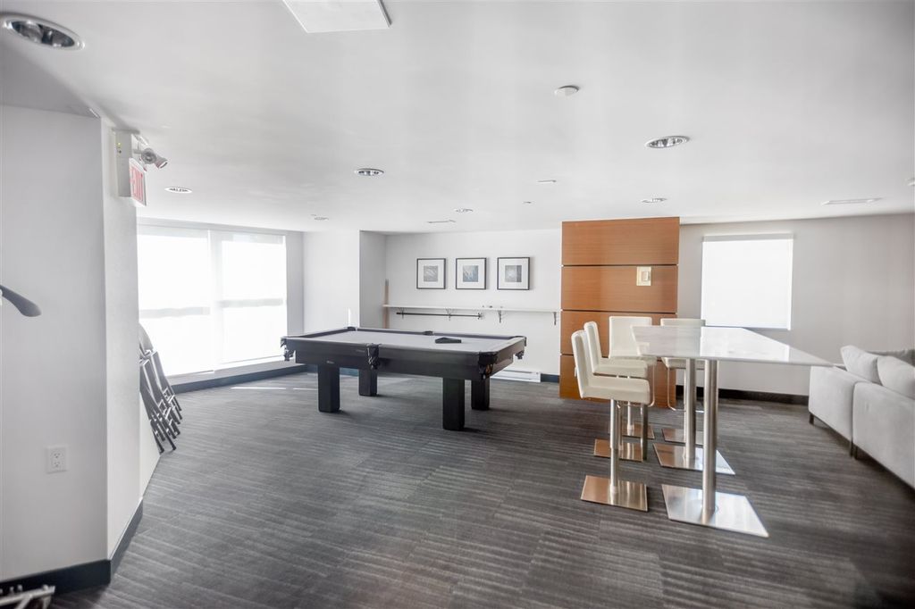 listing image 1105230821553210592