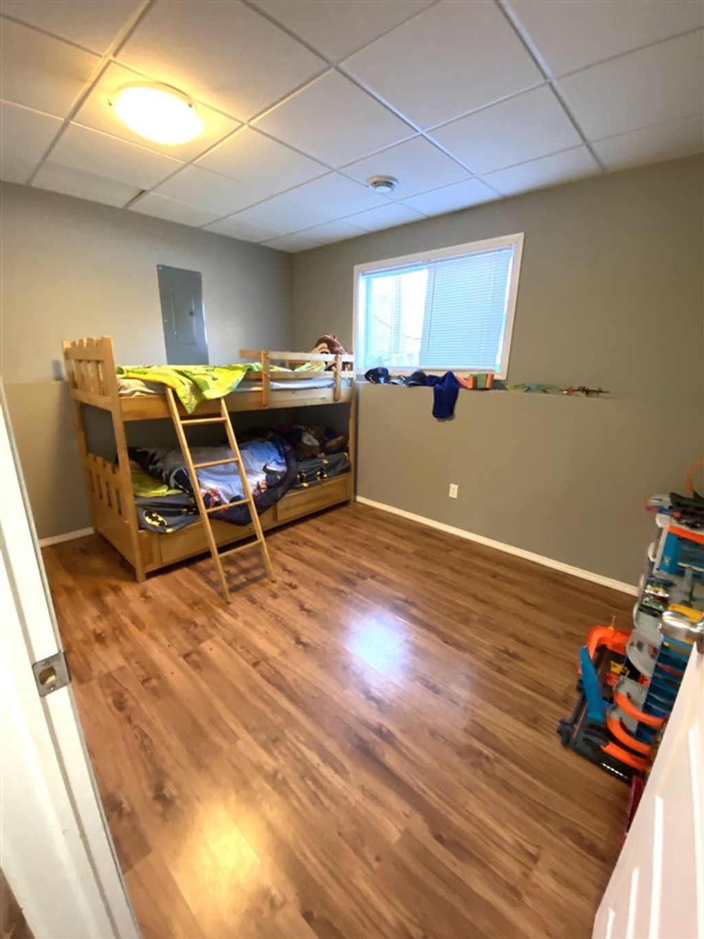 listing image 1102457281968637219