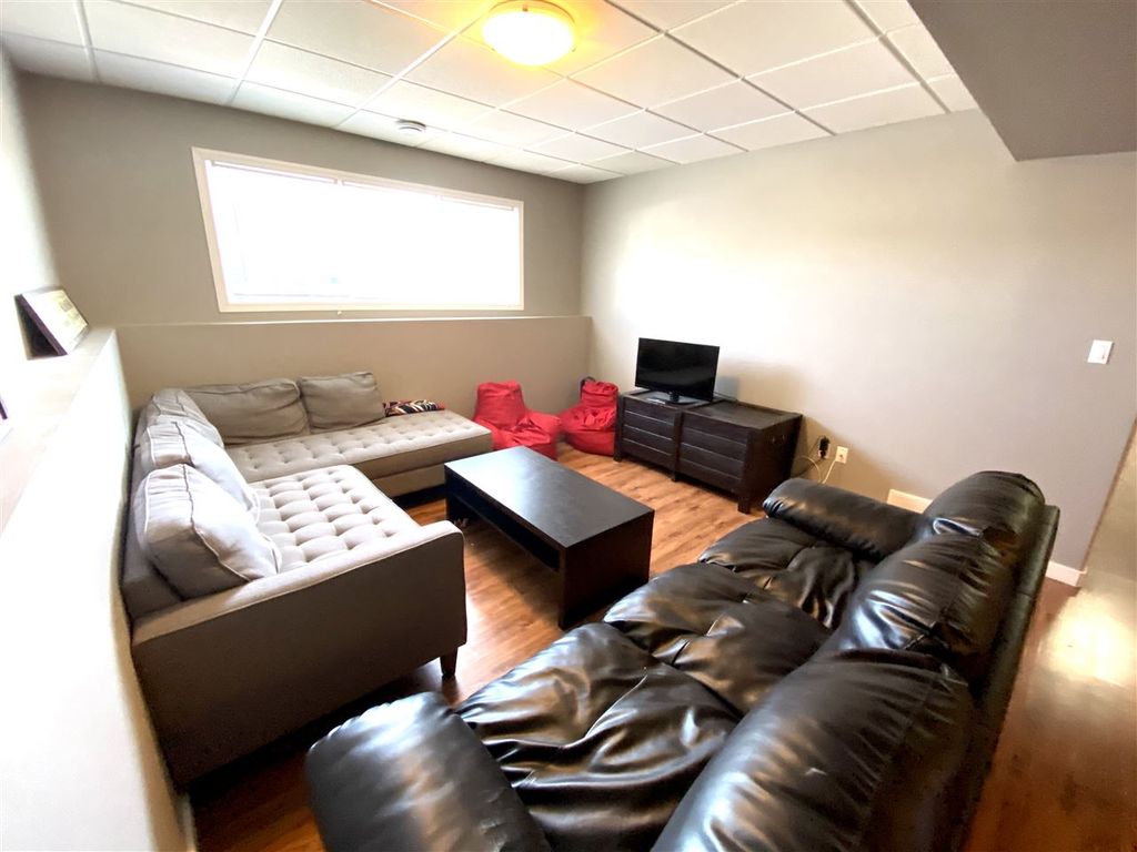 listing image 1109913584634414210