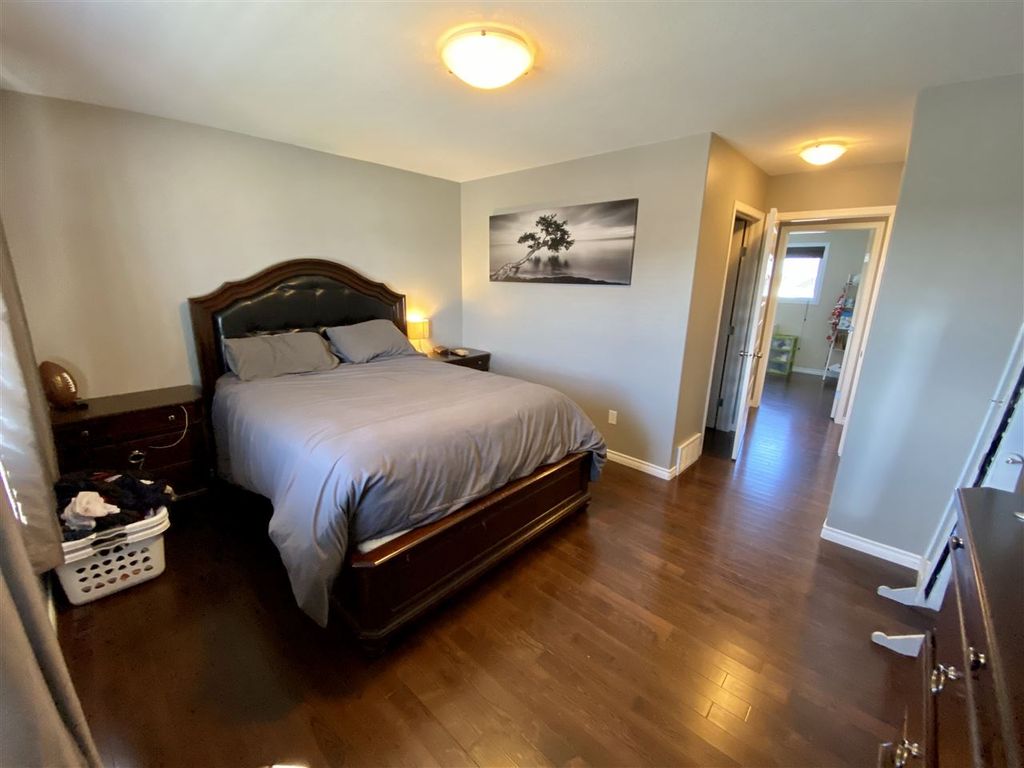 listing image 1104947603745172592