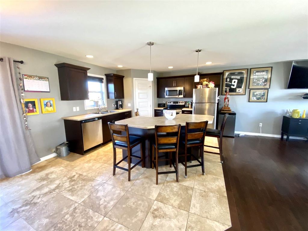 listing image 1100088641789964203