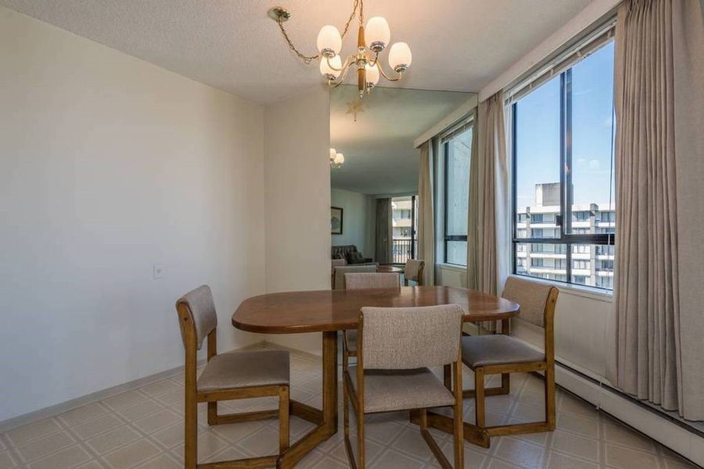 listing image 1109658078558598333