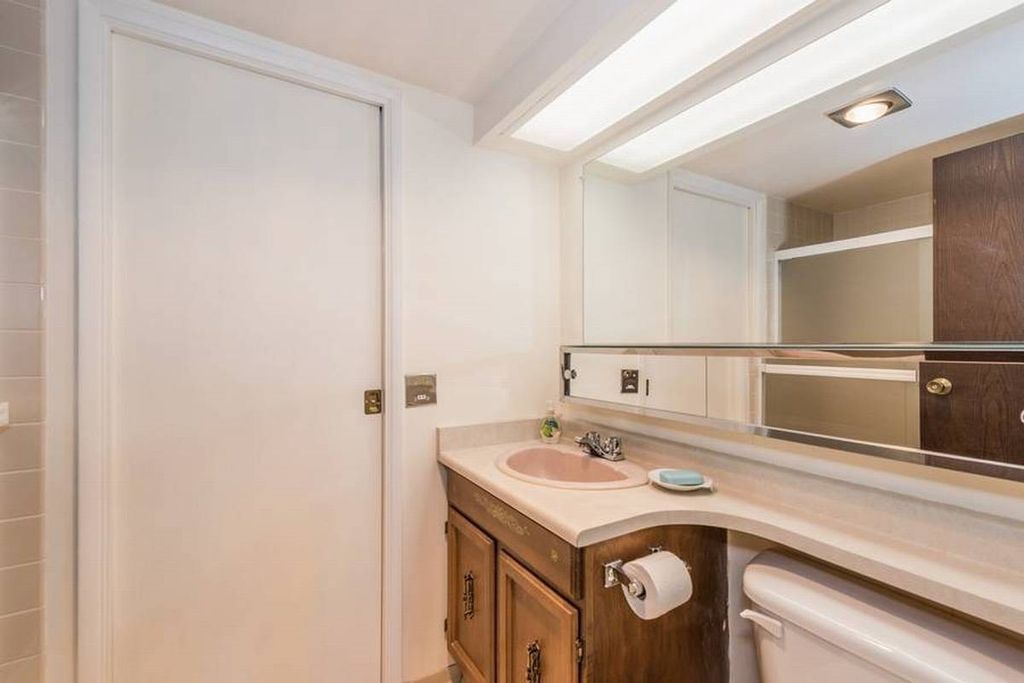 listing image 1106630643018806591