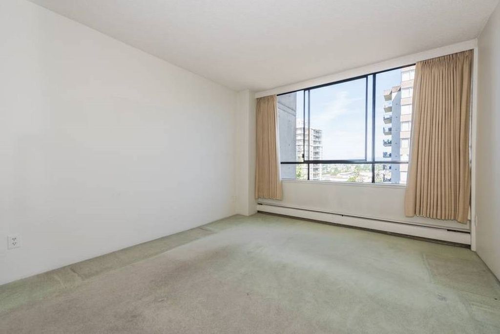 listing image 1106121672554269975