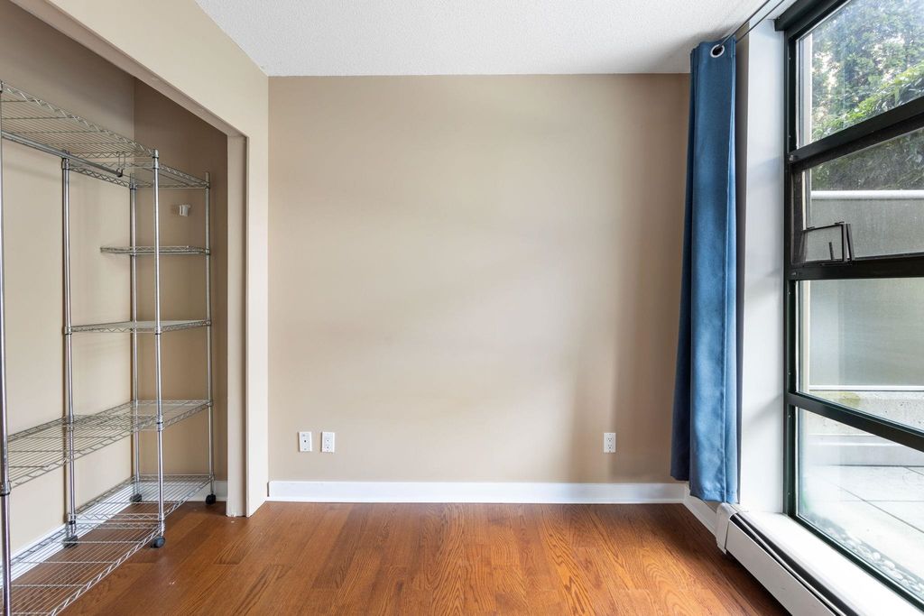 listing image 1104559677494986882