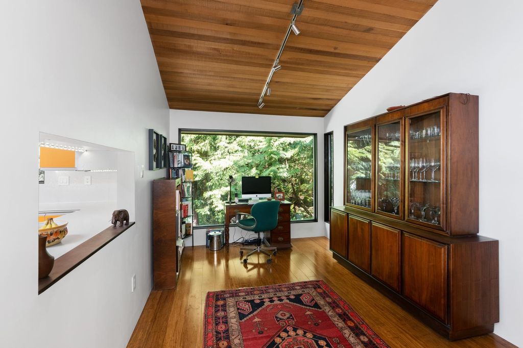 listing image 1103264217211981827