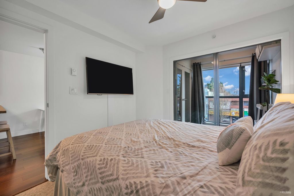 listing image 1106185475806582243