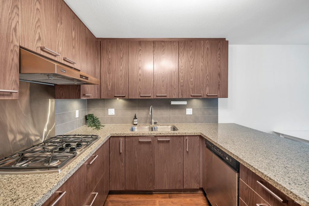 listing image 1104725548834374632