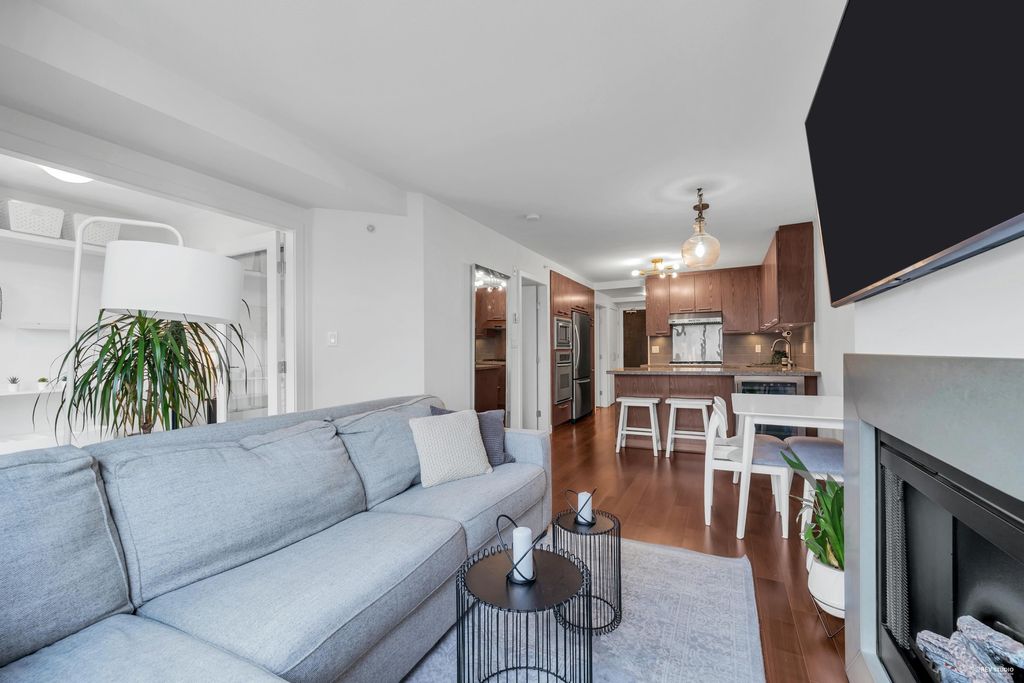 listing image 1102114884208657196