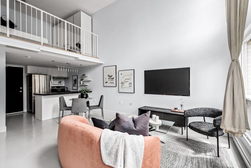 listing image 1102400391738954687