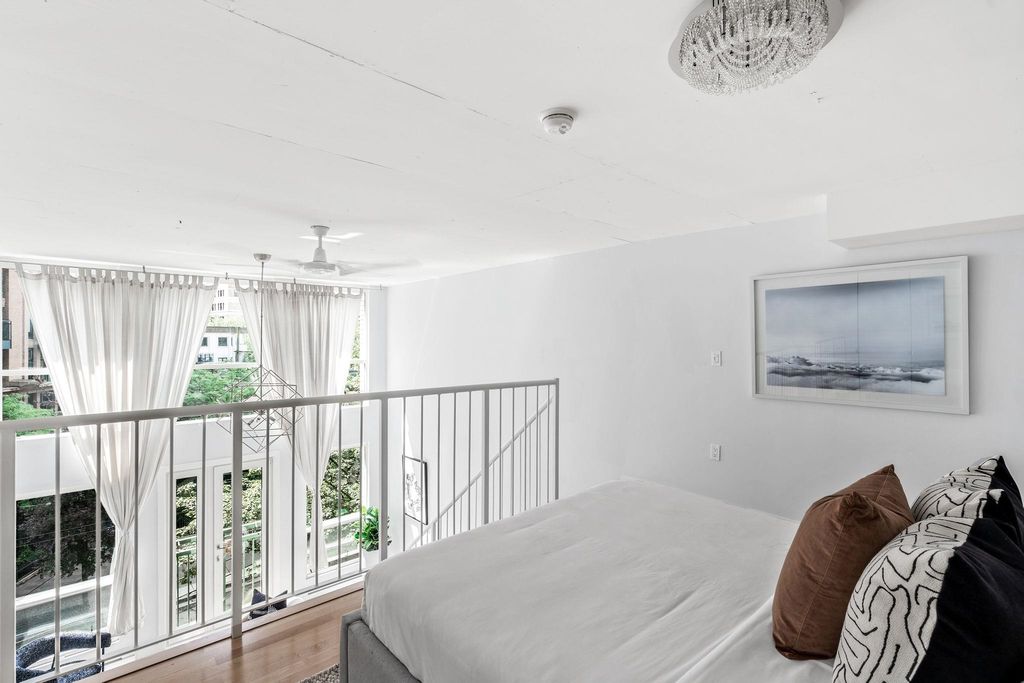 listing image 1107856033404385837