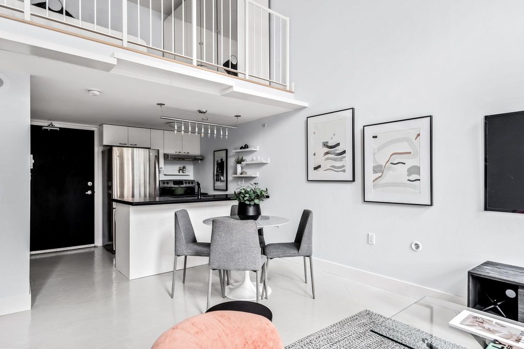 listing image 1102018139236271503