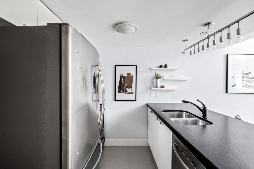 listing image 1106249244473157609