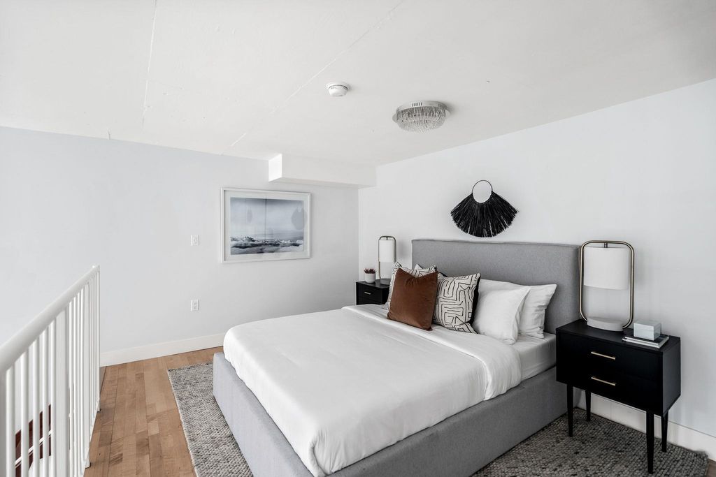 listing image 1103458206455745596