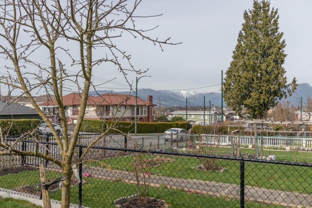 listing image 1107379878750282327