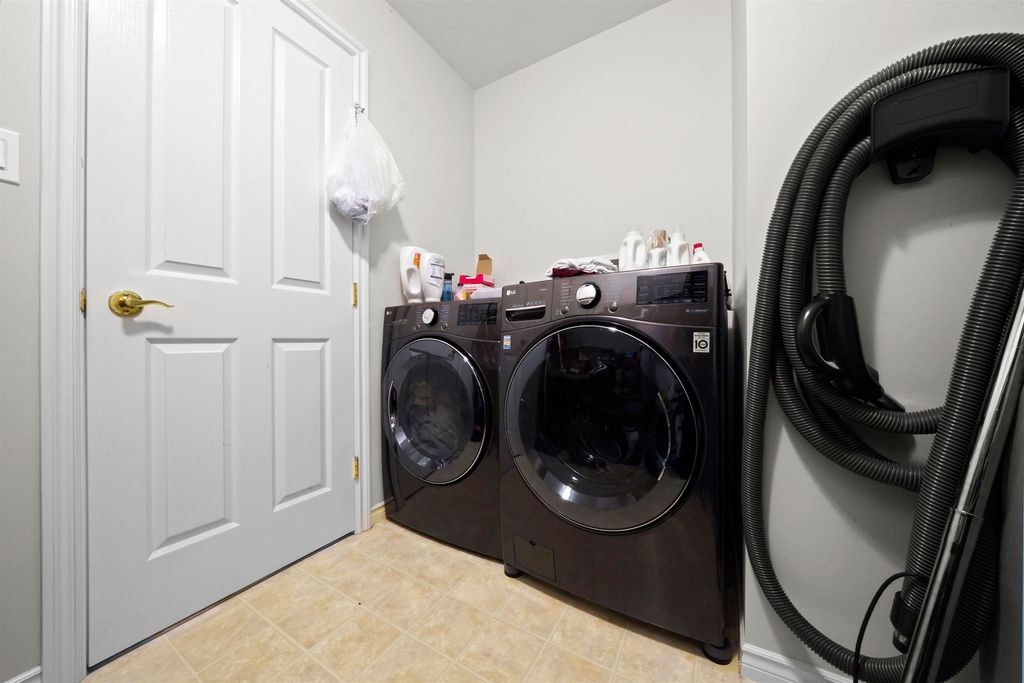 listing image 1102702498581877233